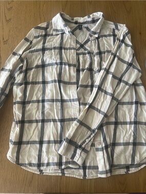 H&M Divided White and Gray Plaid Button-Down Shirt